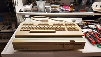 Commodore Service and Restorer Hungary | Commodore 128D javítása